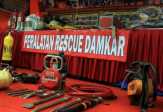 Kabar dari Meranti, Petugas Damkar Padamkan Api Tanpa Alas Kaki