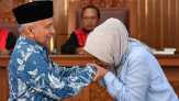 Ratna Sarumpaet Minta Maaf dan Cium Tangan Amien Rais