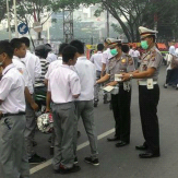 Peduli Kesehatan Warga, Satlantas Polres Inhil Bagikan Masker