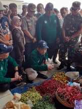Mendag Gelar Operasi Pasar di Pasar Sido Makmur, Blora