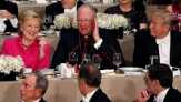 Di Meja Makan, Trump dan Clinton Saling Serang dengan Lelucon