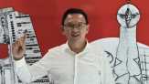 Ahok Acungkan Telunjuk Bertinta Usai Nyoblos di Osaka