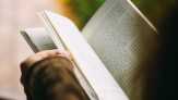 Penyebab Pusing Saat Baca Buku dalam Mobil