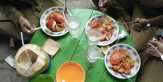Nikmatnya Mi Kepiting Ditemani Debur Ombak dan Semilir Angin