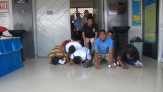 Mereka Sujud Syukur Bebas dari Penjara di Hari Kemerdekaan