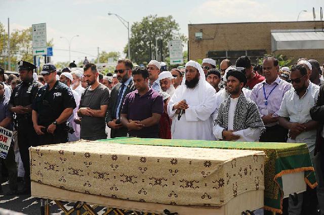 Ratusan Pelayat Hadiri Pemakaman Imam Masjid Maulama Akonjee 