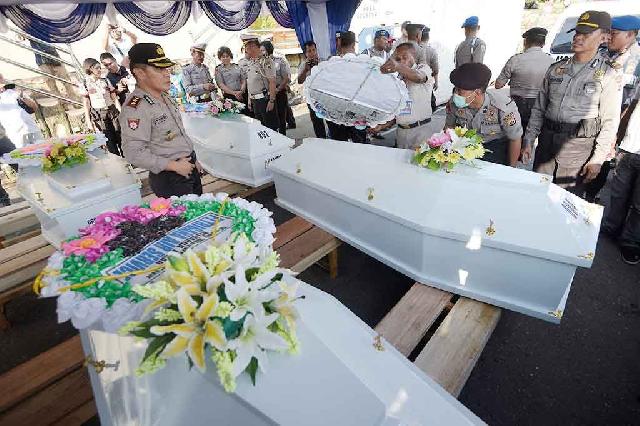 Empat Jenazah Korban Trigana Air Diserahkan ke Pihak Keluarga