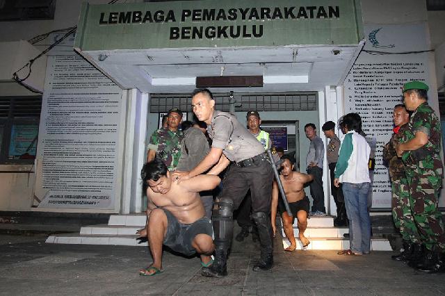 Lima Orang Tewas dalam Kebakaran di Rutan Malabero
