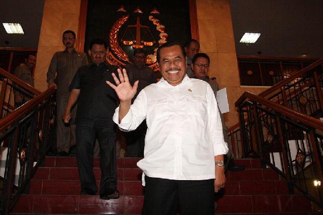 Jaksa Agung Hentikan Kasus Samad dan BW 