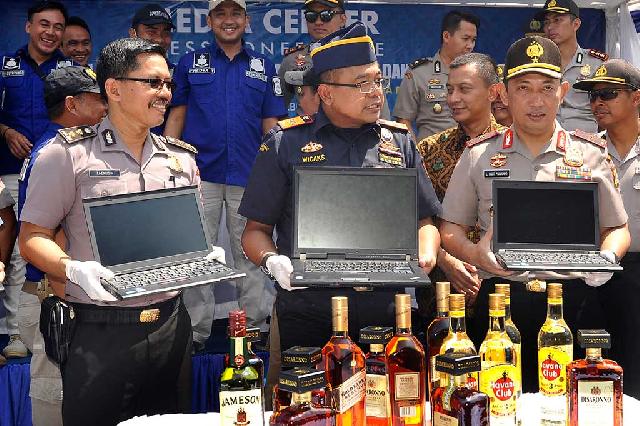 Bea Cukai Sita 3 Peti Kemas Barang Selundupan 