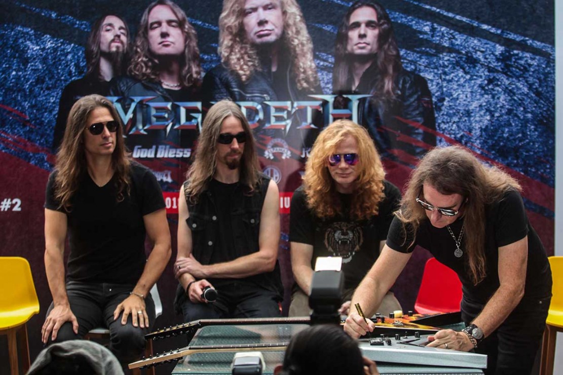 Megadeth Lelang Gitar untuk Korban Gempa Palu-Donggala