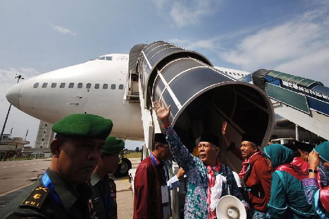 Kloter Pertama Calon Haji Indonesia Diberangkatkan 