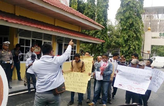 Desak Bupati Meranti Diperiksa