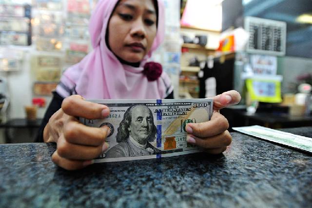 Dolar Tembus Rp14 Ribu 