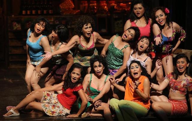 Nyanyian Lantang Orang-orang Pinggiran di Opera Kecoa
