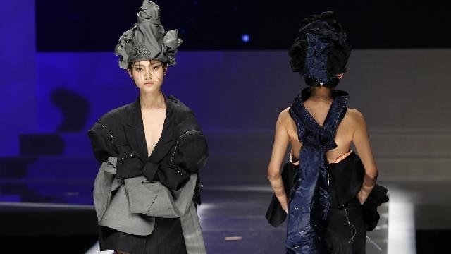 Parade Ornamen Unik di China Fashion Week 2016 