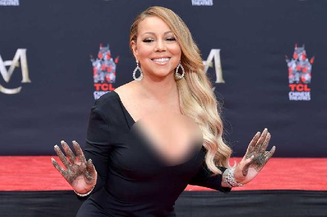 Mariah Carey Cetak Tangan dan Kaki di TCL Chinese Theatre