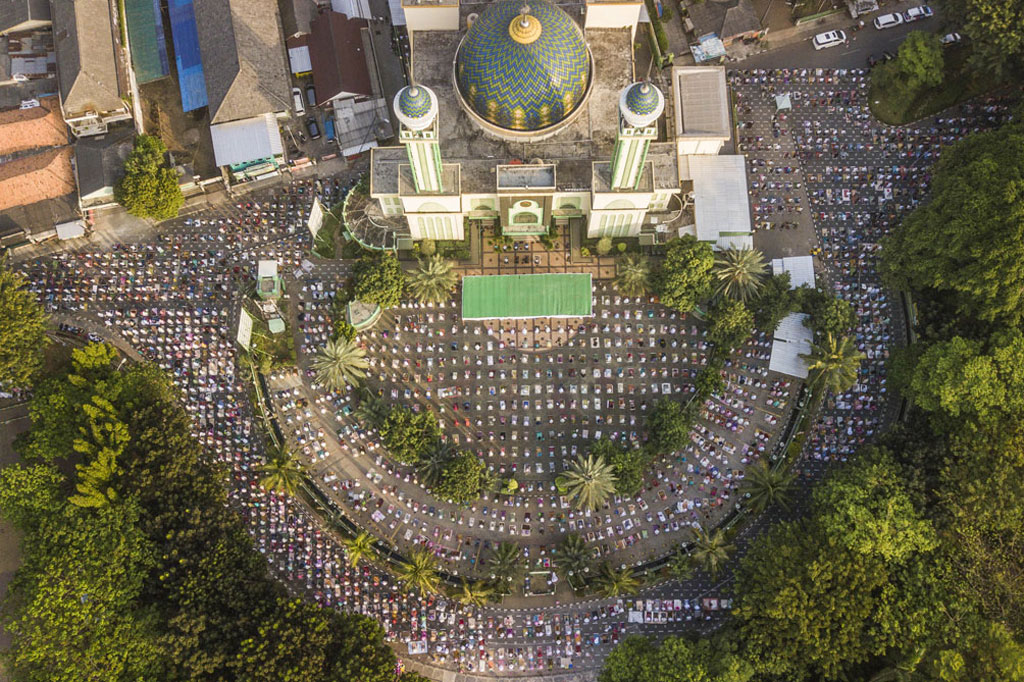 Suasana Salat Iduladha di Berbagai Daerah