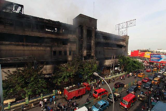 Suasana Pascakebakaran Pasar Aksara Medan