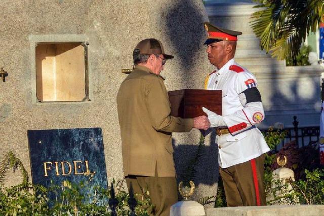 Abu Jenazah Fidel Castro Dimakamkan di Santiago