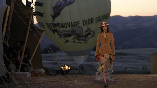 Bergaya ala Koboi di Dior Cruise 2018