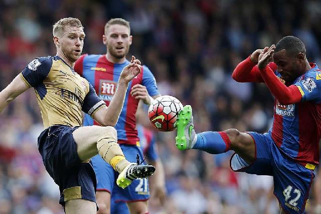 Arsenal Kalahkan Crystal Palace 2-1 