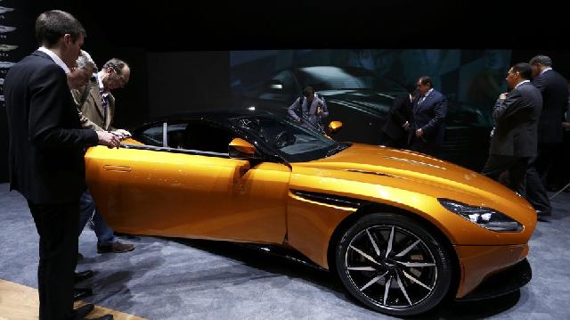Debut Aston Martin DB11 
